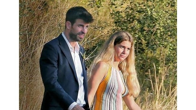 Бившият футболист на Барселона Жерард Пике и новата му приятелка