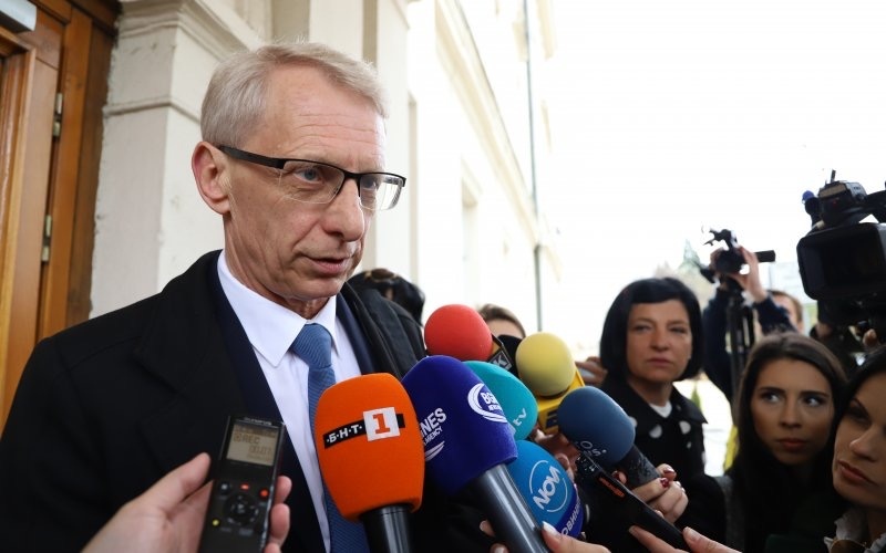 Казусът около избора на предеседател на Народното събрание продължава да