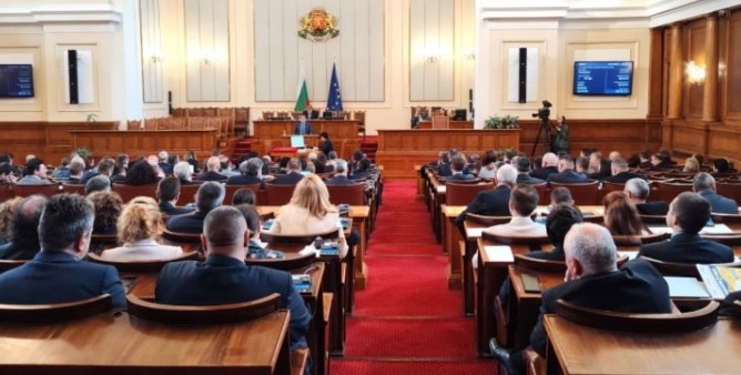 Единодушно с 230 гласа за депутатите приеха решение за отмяна