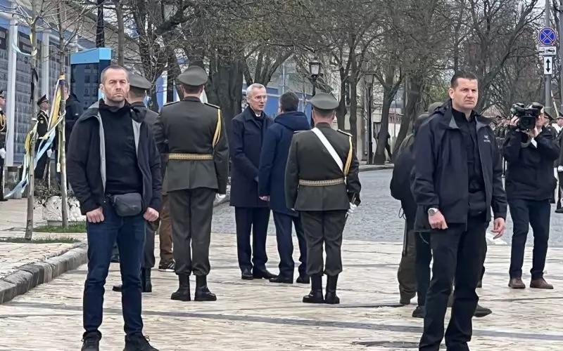 Генералният секретар на НАТО Йенс Столтенберг пристигна днес в Киев