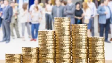 През 2022 г средното почасово заплащане в цялата икономика на