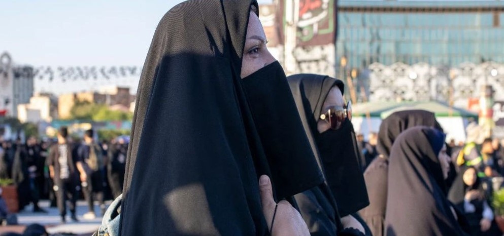 2000 предупредителни съобщения са изпратени от иранската полиция до жени