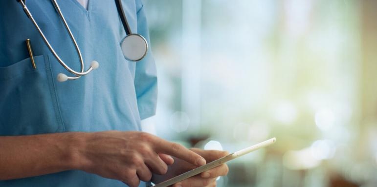 Близо 5 милиона пациенти в Англия чакат повече от две