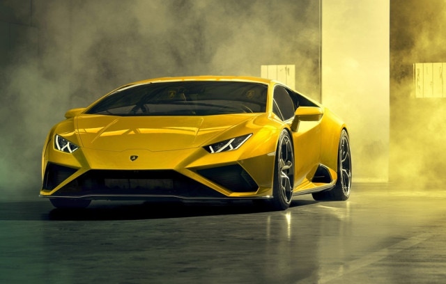 Собственикът на луксозно Lamborghini Huracan безопасно паркирано на алеята му беше