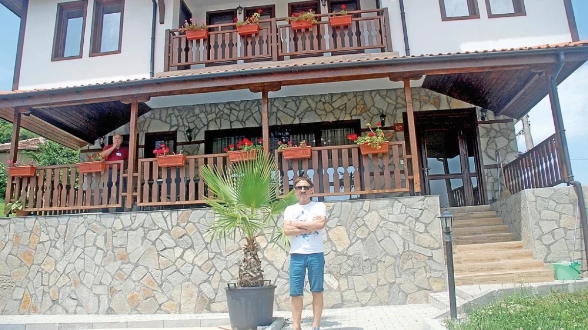 Къщата за гости на попфолк певеца Милко Калайджиев се продава