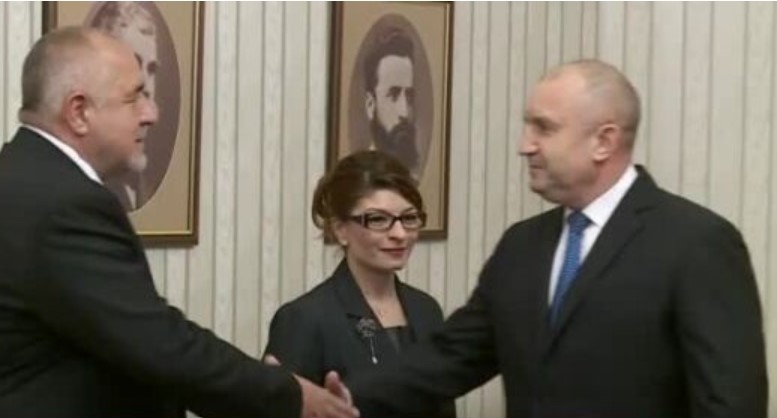 Президентът Румен Радев със знак към партиите – готов е