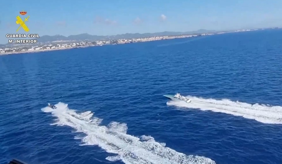 Видео публикувано от испанската полиция показва драматични кадри на гонка