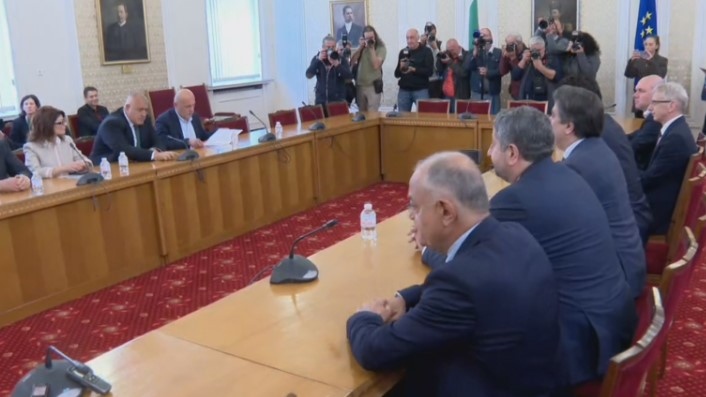 Започва лидерската среща между ГЕРБ СДС и Продължаваме Промяната Демократична