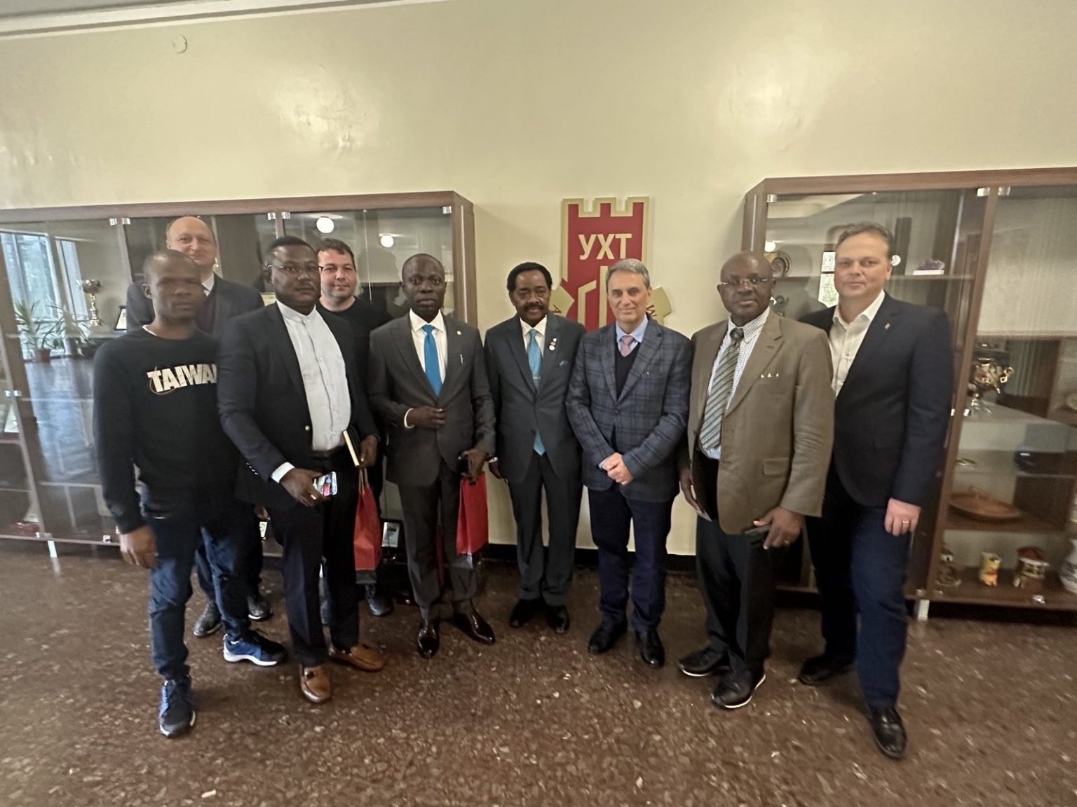 Студенти от Нигерия проявяват интерес да се обучават в УХТ Пловдив