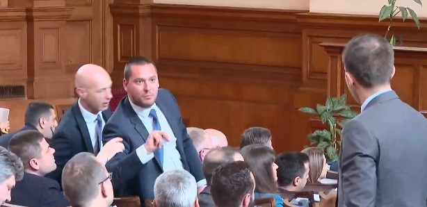 Първи редовен пленарен ден на депутатите след срещата на лидерите