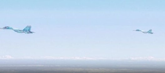 Три руски военни самолета летящи без транспондери са били прихванати