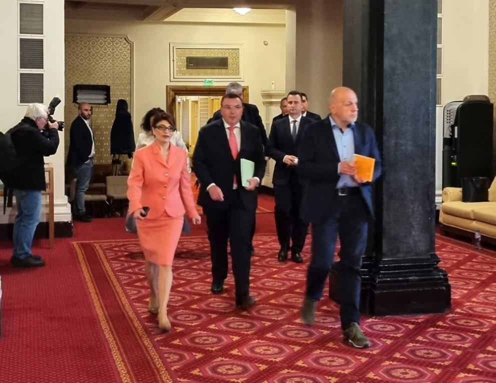 Представители на ГЕРБ СДС и на Продължаваме промяната Демократична България ПП ДБ проведоха