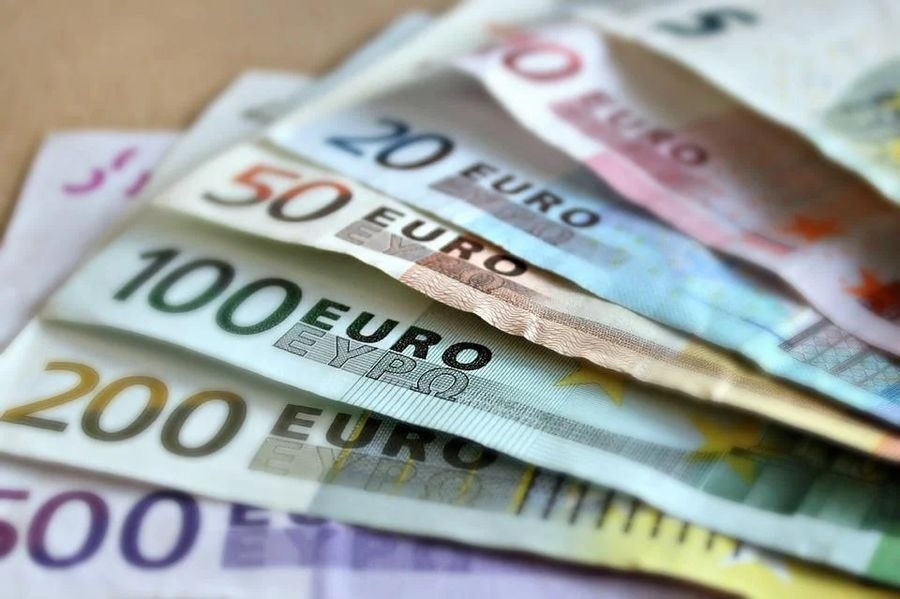 Еврото се покачи близо до 1,11 долара
