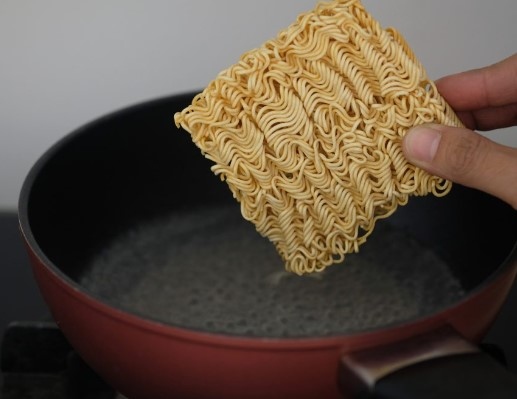 Хората консумиращи инстантни спагети вероятно  Това е доказано от няколко