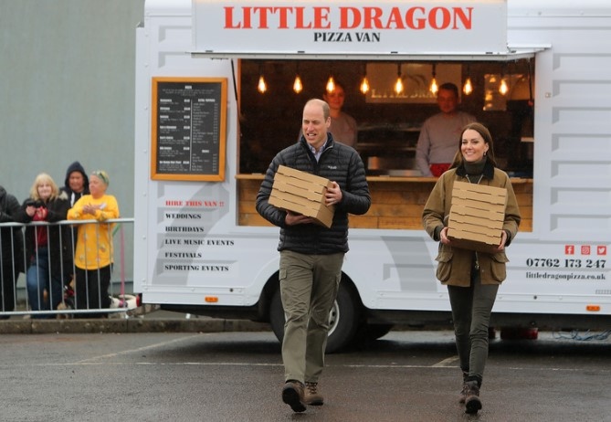 Принцът и принцесата на Уелс зарадваха отбор по ръгби с