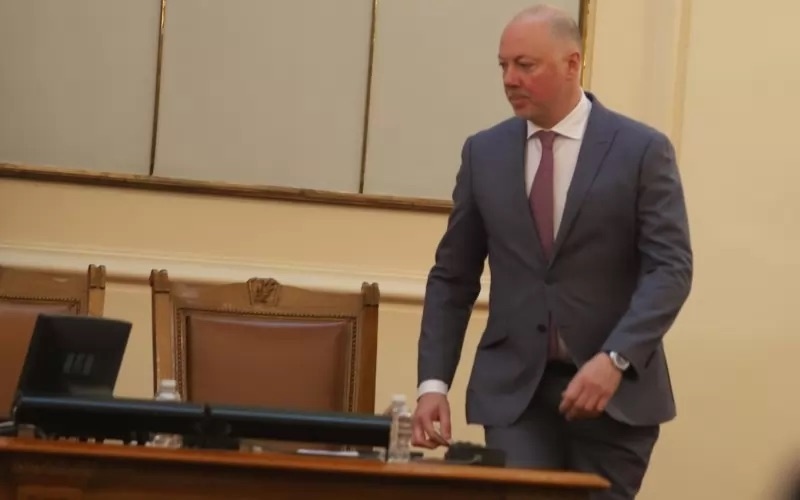 Нямам нищо против Асен Василев да е министър на финансите защото само