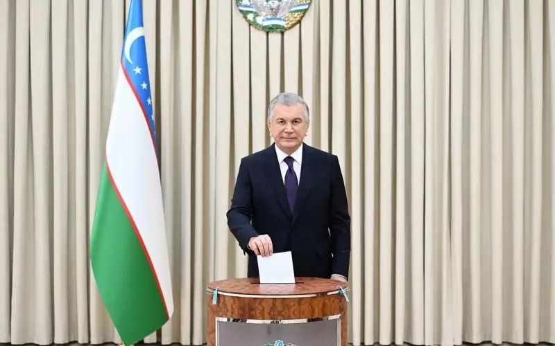 Узбекистан прие на референдум пакет от конституционни изменения които ще