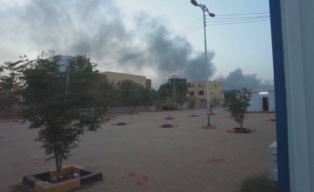 Продължават ожесточените сблъсъци в Судан въпреки подновеното снощи примирие за