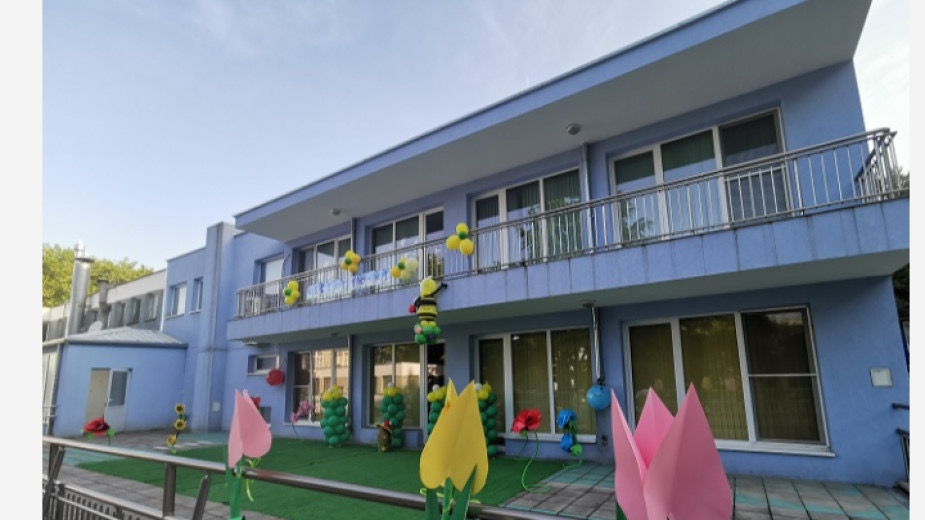 Обновиха детска градина Детски свят във Варна.  Ремонтът включва детски площадки,