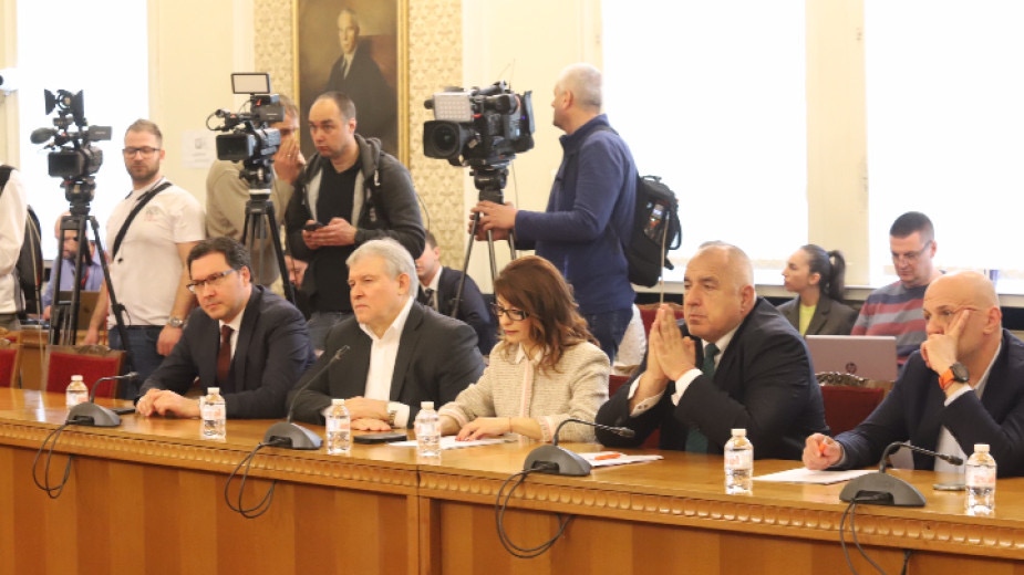 Коалицията ГЕРБ СДС започва разговори с всички парламентарно представени партии за