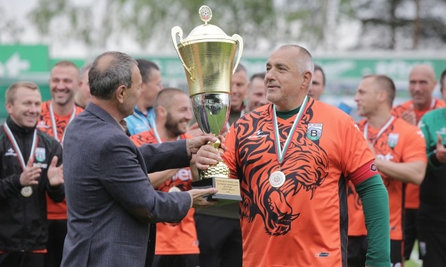 Ветераните на Витоша Бистрица вървят към седма национална титла при