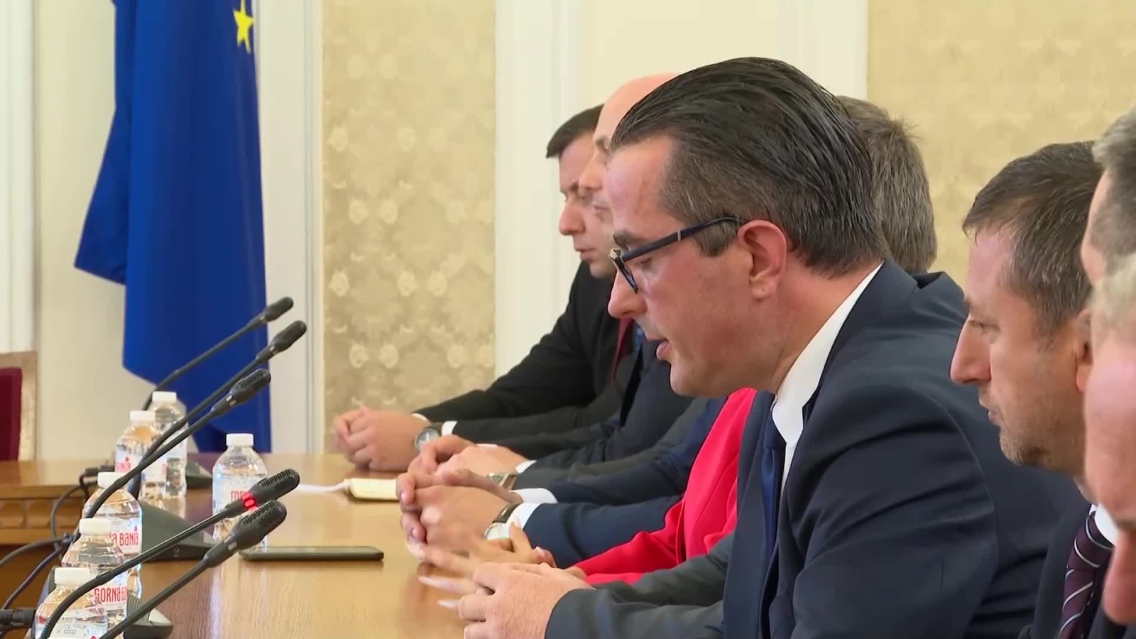 ГЕРБ СДС се среща с Възраждане От първата политическа сила ще