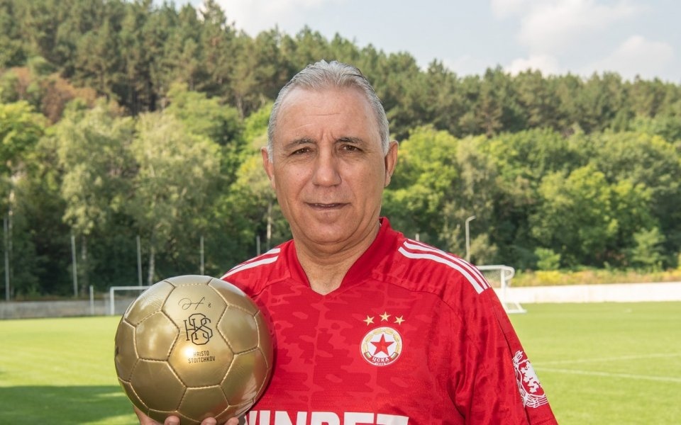 Легендата на българския и световния футбол Христо Стоичков честити 75 ия