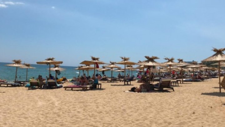 Цените за чадър и шезлонг във Варна ще са същите –