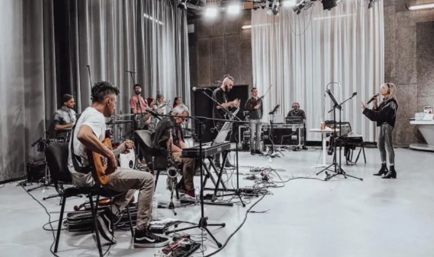 Лили Иванова репетира за националното си турне което ще бъде