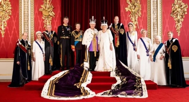 Първи официални портрети на крал Чарлз III и кралица Камила (СНИМКИ)