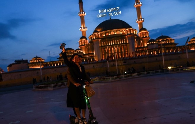 Истерясват че Украйна се е постарала започнаха масово да гонят