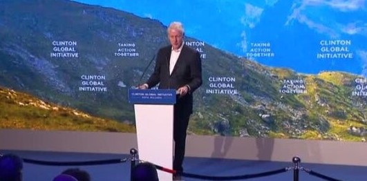 Продължава визитата на бившия американски президент Бил Клинтън у нас