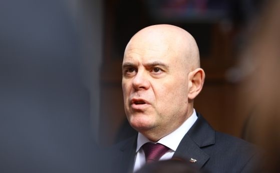 Коментар на Петър Чолаков Мария Габриел кандидатката за министър председател на ГЕРБ СДС