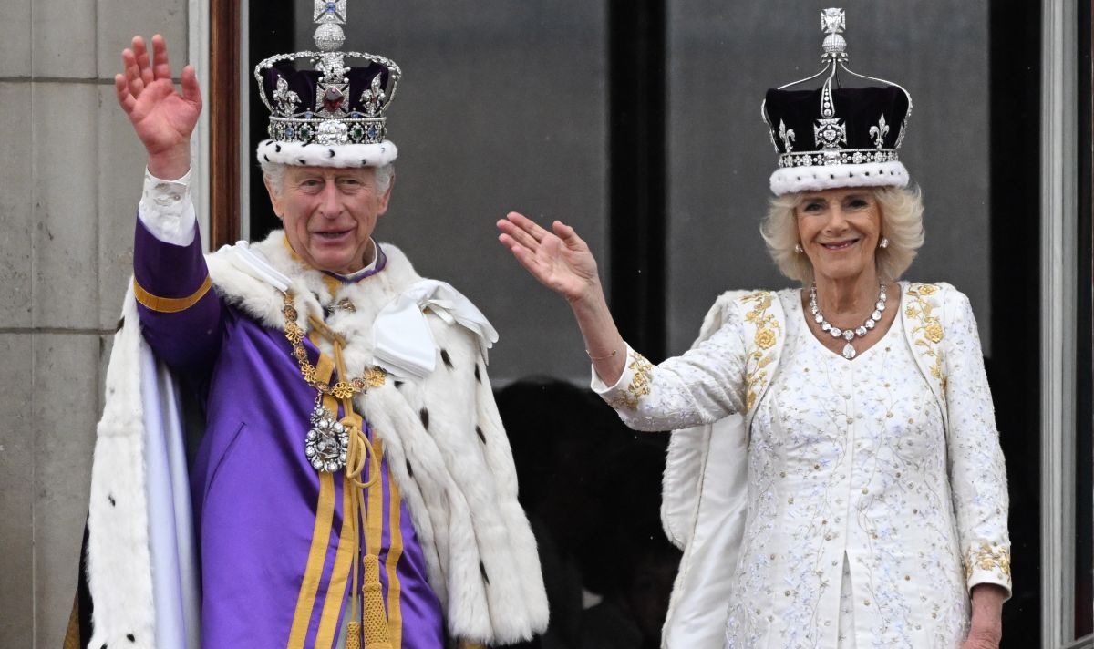Крал Чарлз Трети отбеляза коронацията си с нова официална снимка