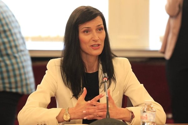 Новината за оставката на Мария Габриел - кандидата на ГЕРБ