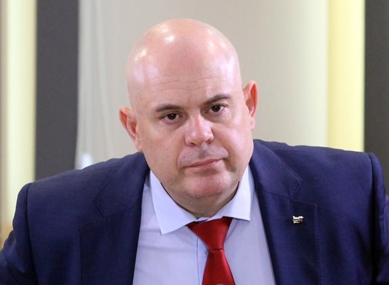 Главният прокурор Иван Гешев е поискал официално от ВСС образуване