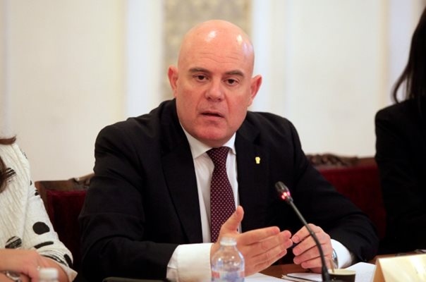 Главният прокурор Иван Гешев излиза в отпуск по лични причини