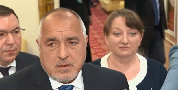 Мария Габриел е човекът който има всички права дадени от