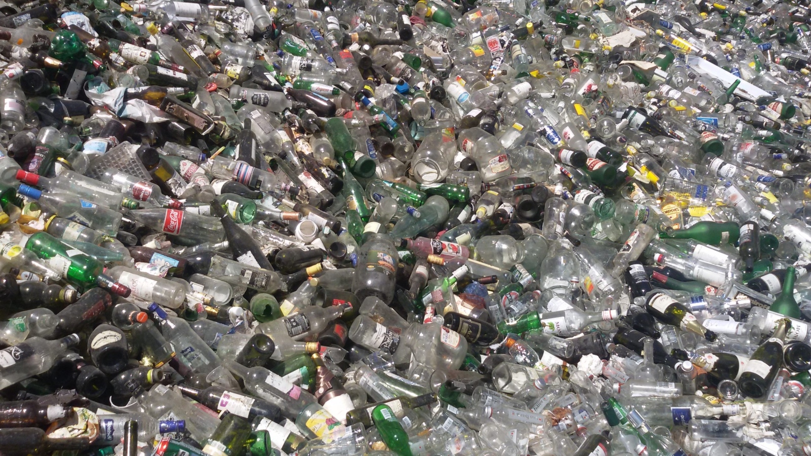 Десетки се събраха на протест срещу на незаконното сметище между