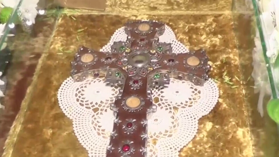 Частица от Светия кръст на който е разпнат Христос пристигна