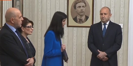 Мария Габриел връща първия проучвателен мандат на президента Радев Тя