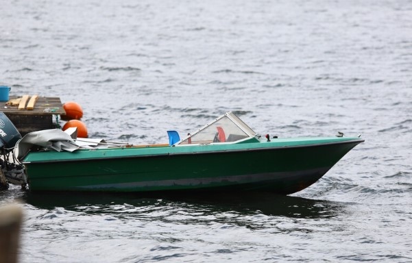 Група от 27 нелегални мигранти между които и няколко деца