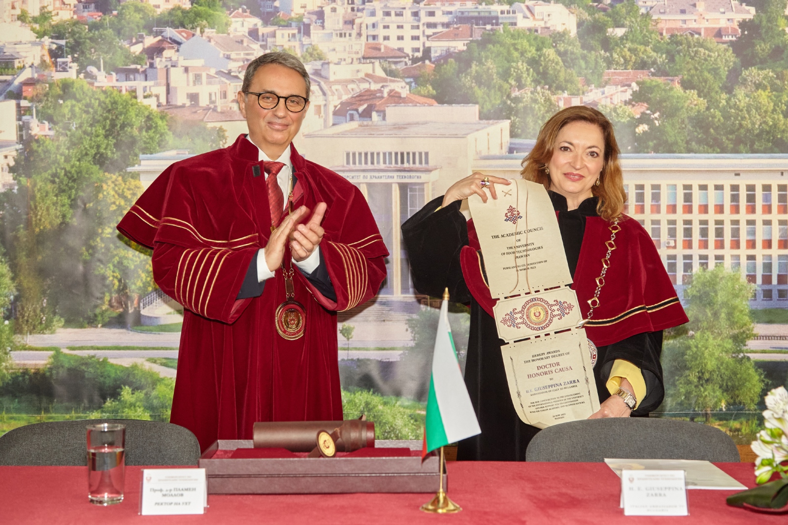 Н Пр  Джузепина Дзара бе удостоена с почетното звание Доктор хонорис кауза на УХТ Пловдив на