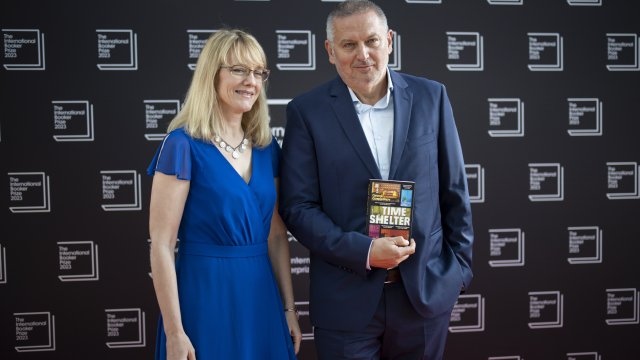 Иска ми се това награждаването на първия български автор с