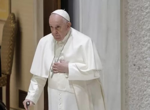Папа Франциск има треска