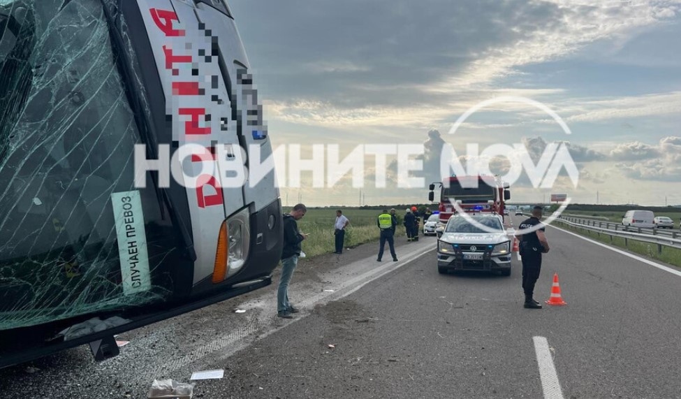 Катастрофа с туристически автобус е станала край Бургас  Инцидентът е станал