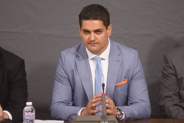 Радостин Василев е депозирал в деловодството на парламента уведомително писмо