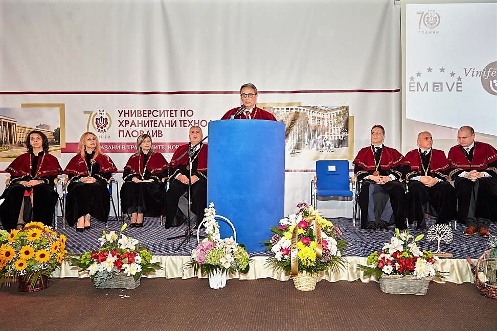 На концерт с произведения на световната музикална класика    Фантомът на операта   Цар Лъв   Брилянтин както и