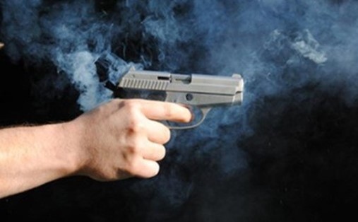 46 годишен баща стреля с пистолет по 11 годишния си син в