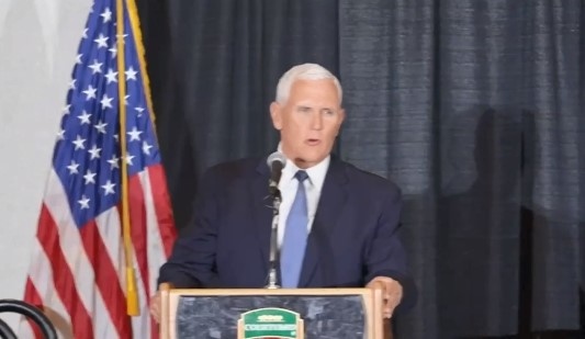 Майк Пенс става поредният кандидат от републиканците за президент на